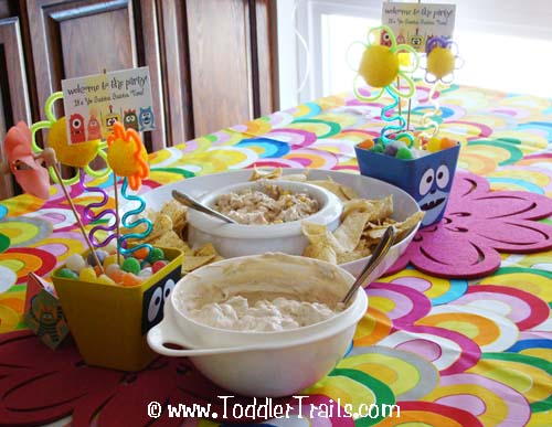 Yo Gabba Gabba Center Pieces and Table Cloth