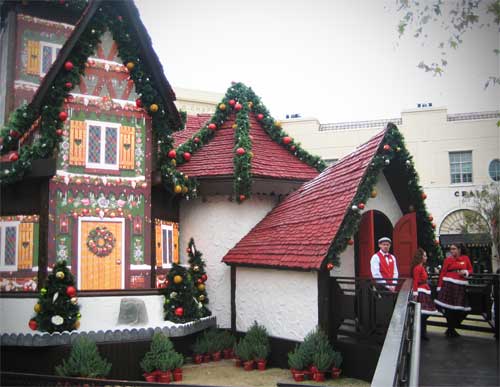 Santa's Arrival / Tree Lighting at Victoria Gardens