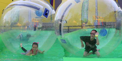 Giant Bubbles, water spheres, discovery science center, discovery cube orange county, 