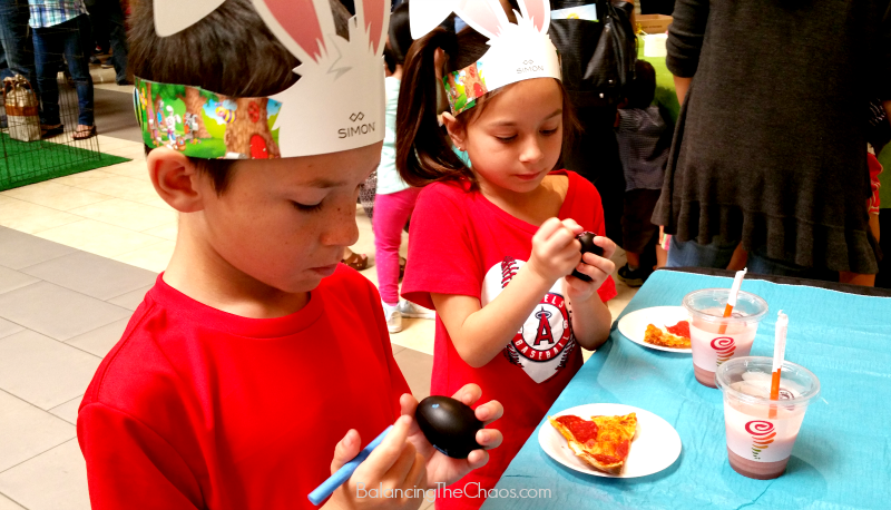 Kidgits Kids Clug Egg Decorating with Jamba Juice