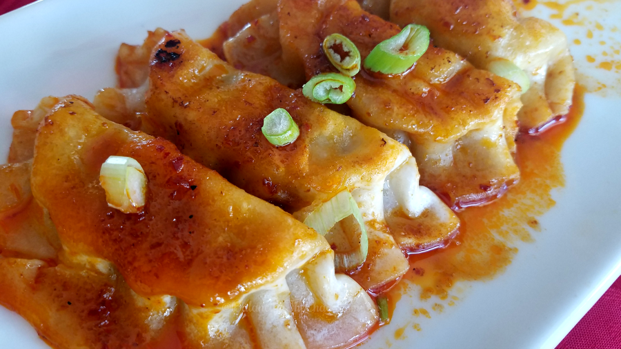 Chili sauce chicken steamed dumplings