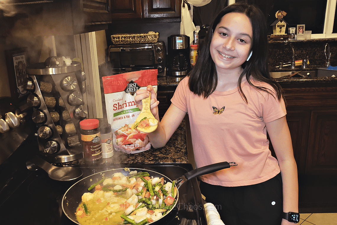 shrimp with fresh asparagus and tomato