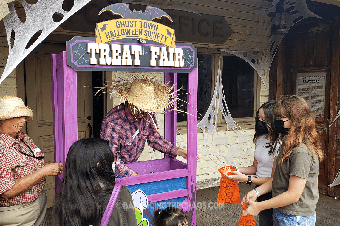 Knott's Spooky Farm Treat Fair