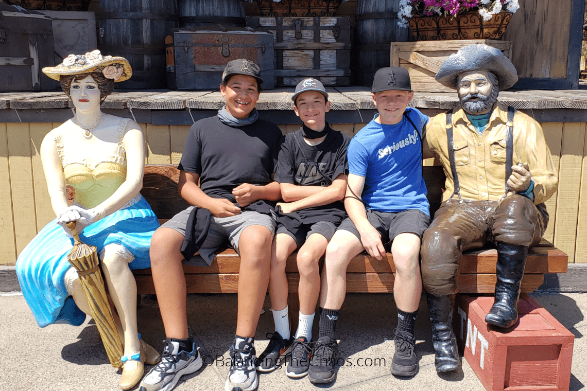 Knotts Seasons of fun with friends
